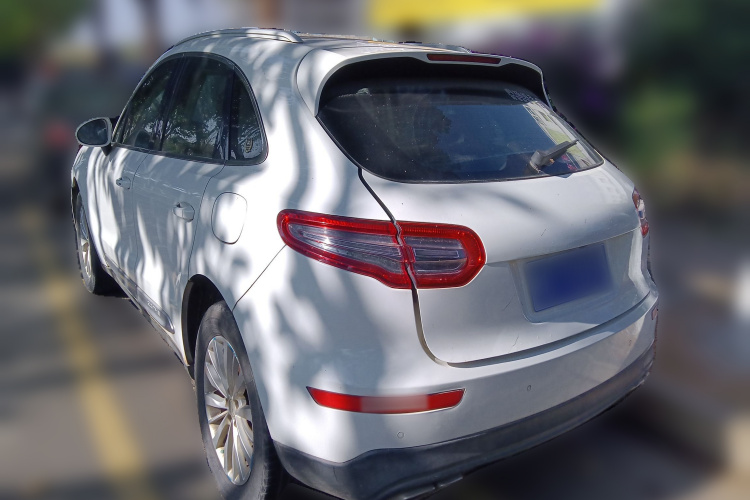 众泰SR9 2017款 2.0T 自动极致之心版车身外观5