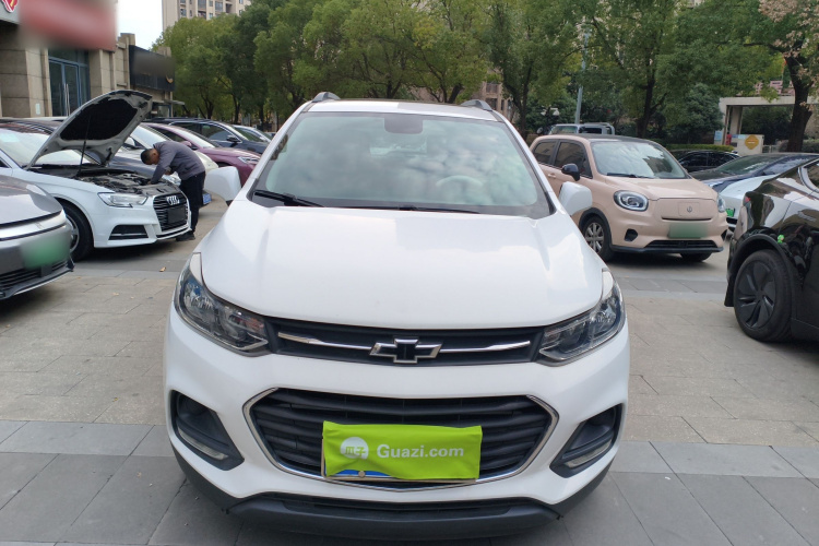 雪佛兰 创酷 2018款 330T 自动两驱精英型车身外观2