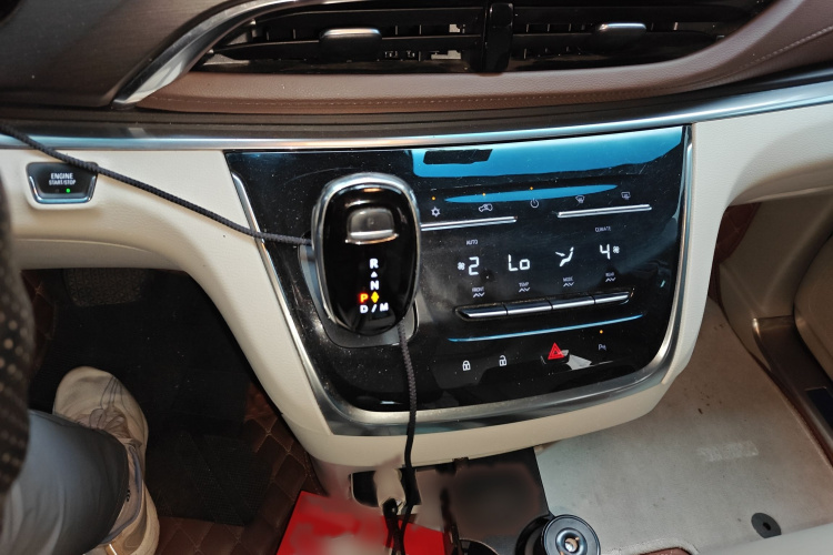 别克GL8 2022款 陆上公务舱 652T 豪华型局部细节18