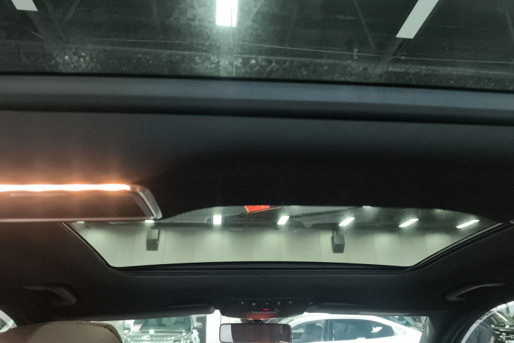 奔驰E级 2021款 E 300 L 运动时尚型中控内饰22