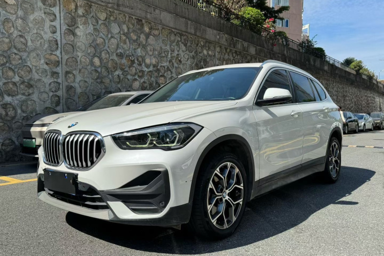 宝马X1 2022款 sDrive25Li 领先型车身外观6001