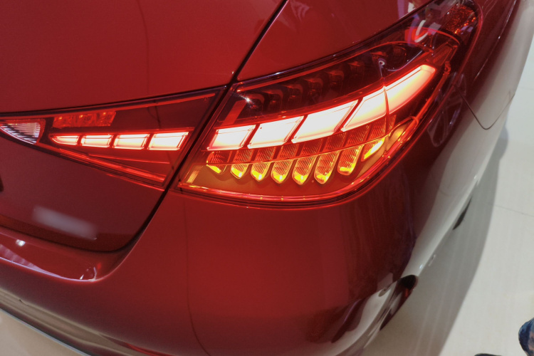 奔驰C级 2022款 改款 C 200 L 运动版车身外观6006