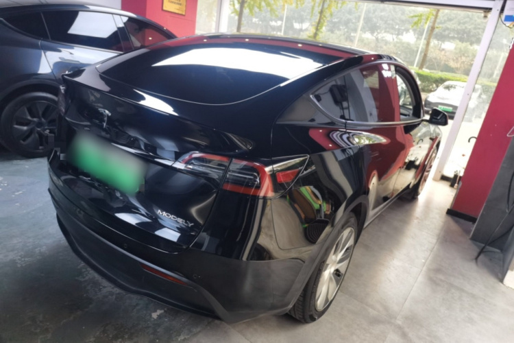 特斯拉 Model Y 2021款 标准续航后驱版车身外观7