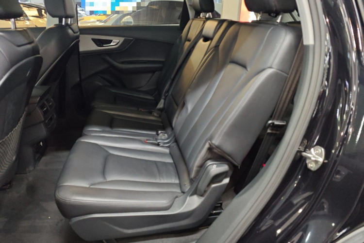 奥迪Q7 2019款 45 TFSI 舒适型中控内饰21