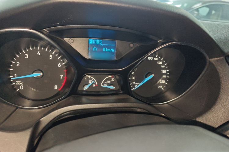 福特 福克斯 2018款 两厢经典 1.6L 自动风尚型智行版局部细节14