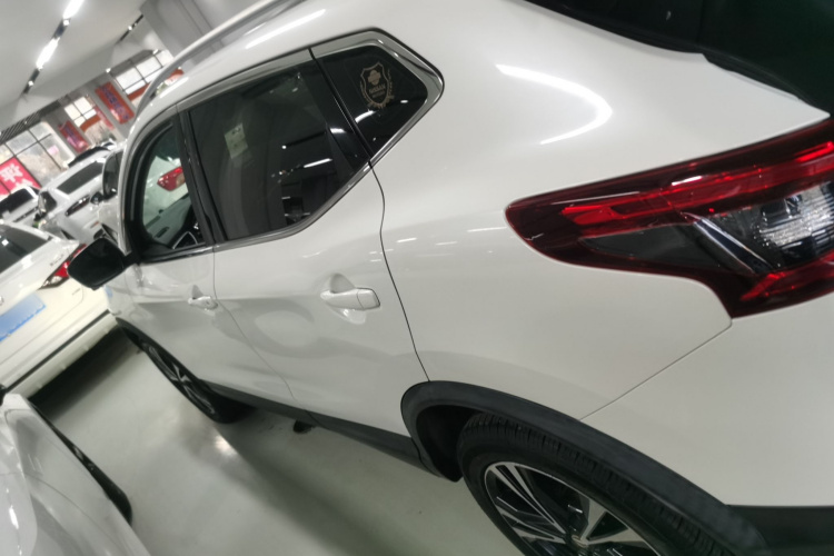 日产 逍客 2019款 2.0L CVT豪华版车身外观4