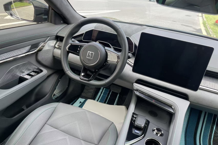 极氪001 2023款 WE版 100kWh局部细节13