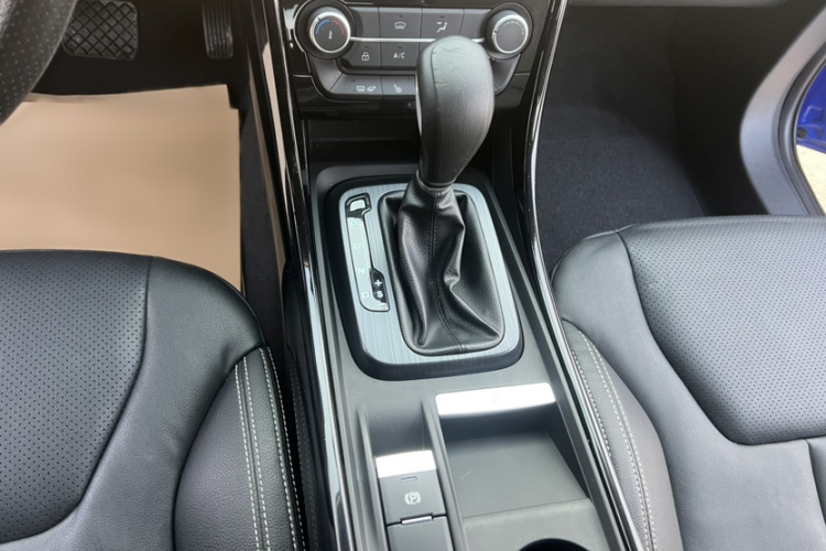 江铃 驭胜S330 2016款 1.5L GTDi 自动两驱尊贵版局部细节18