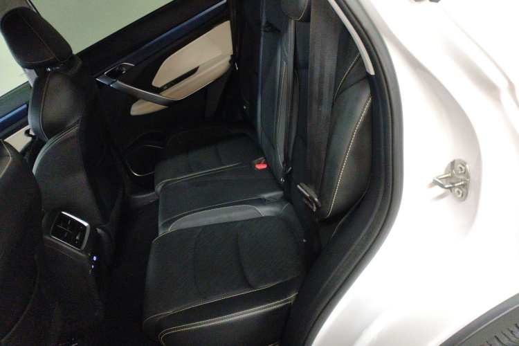 吉利汽车 2022款 博越X 1.8TD DCT智尚型中控内饰7004