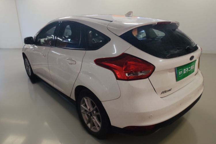 福特 福克斯 2017款 两厢 1.6L 自动风尚型智行版车身外观5