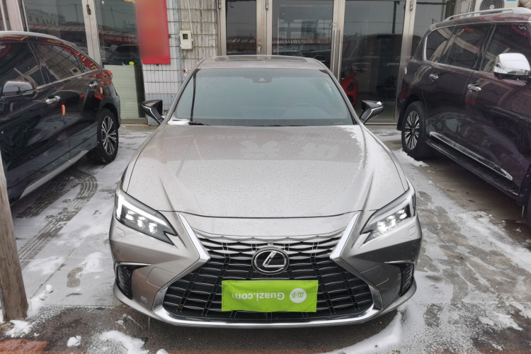 雷克萨斯ES 2025款 300h 臻享版车身外观2