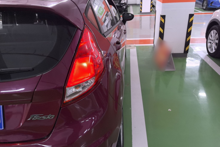 福特 嘉年华 2013款 两厢 1.5L 自动时尚型车身外观6006