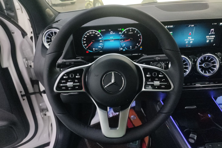 奔驰GLA 2023款 GLA 220中控内饰13