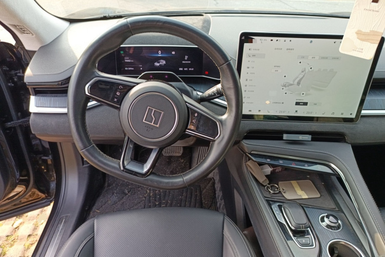 极氪001 2022款 超长续航单电机 WE版中控内饰13