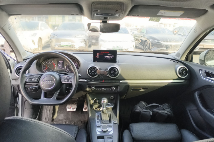 奥迪A3 2017款 Limousine 40 TFSI 运动型中控内饰7002