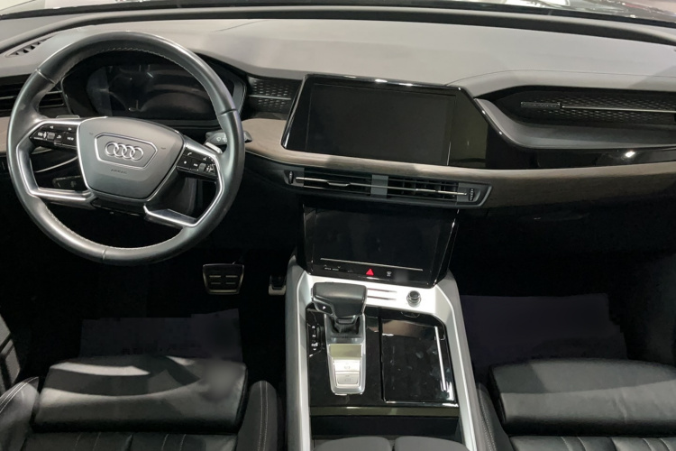 奥迪Q6 2023款 40 TFSI quattro 观云型 Light 羽林套装中控内饰7003