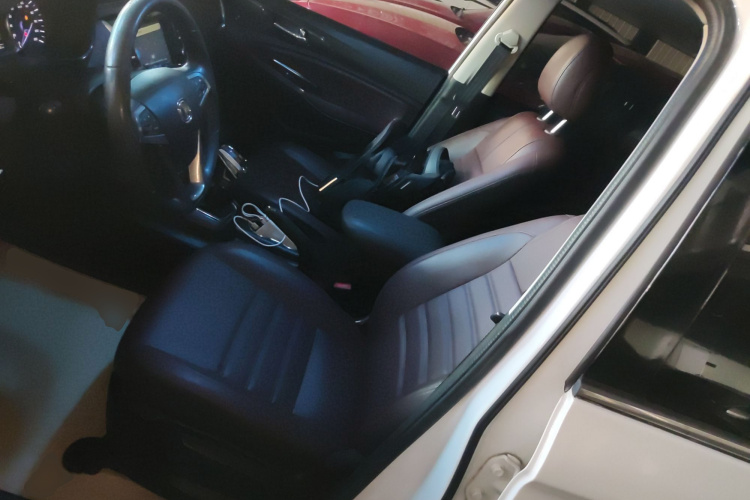 长安 凌轩 2017款 1.6L 手动精英型局部细节19