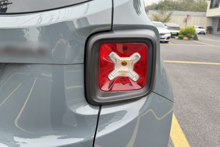 Jeep 自由侠 2016款 1.4T 自动劲能版+车身外观6009