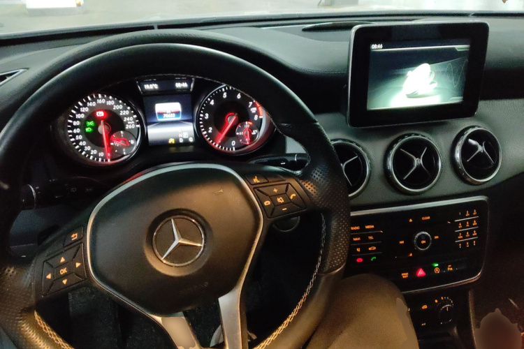 奔驰GLA 2016款 GLA 200 时尚型中控内饰13