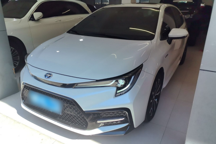 丰田 雷凌 2021款 双擎 1.8H E-CVT运动版车身外观1