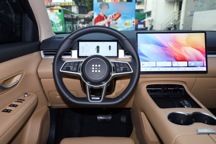 蓝电E5 PLUS 2025款 165km 长续航版PLUS 7座中控内饰7005