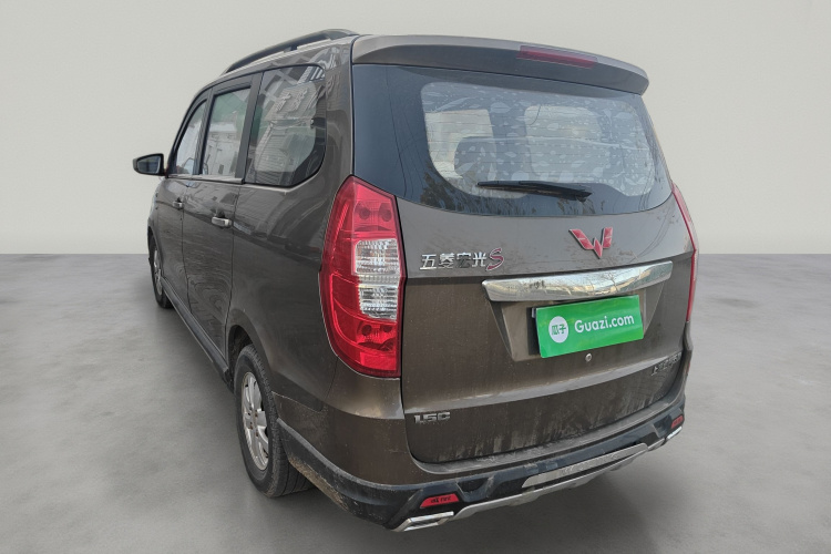 五菱汽车 五菱宏光 2014款 1.5L S舒适型车身外观5