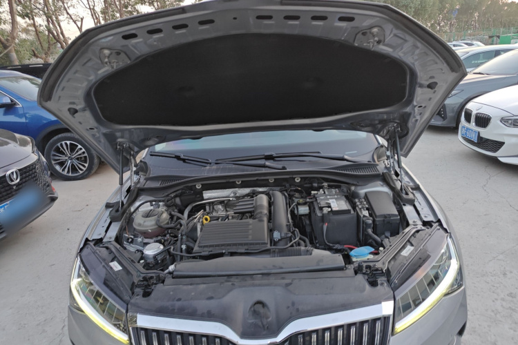 斯柯达 速派 2019款 TSI280 DSG舒适版机舱底盘24