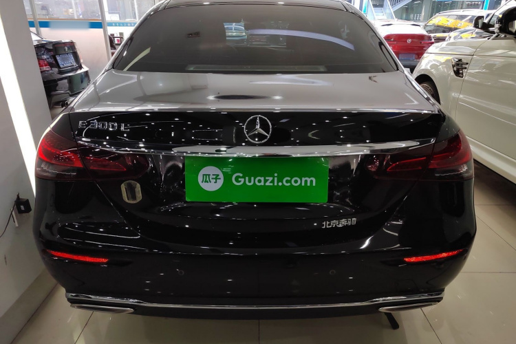 奔驰E级 2023款 改款 E 300 L 时尚型车身外观6