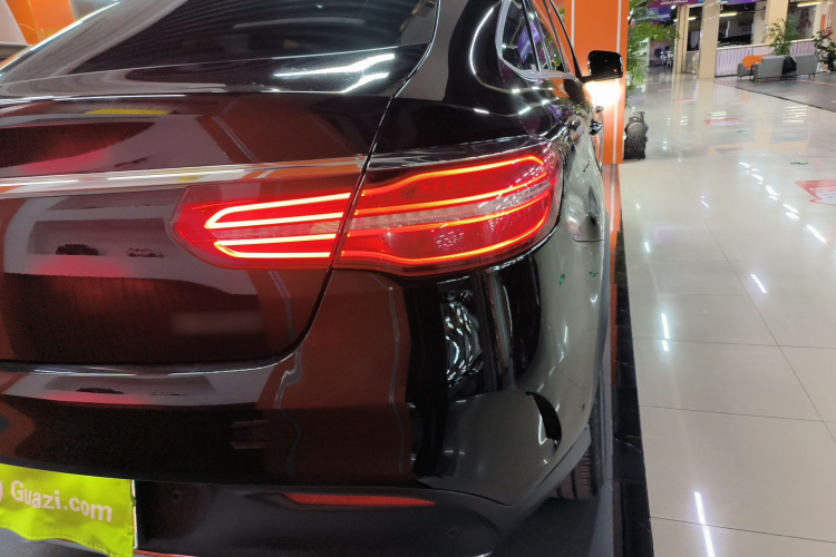 奔驰GLE轿跑 2017款 GLE 320 4MATIC 轿跑SUV车身外观9