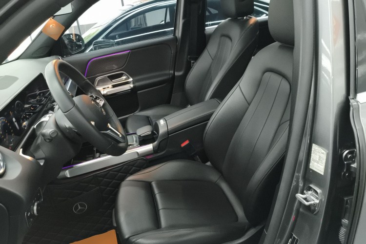 奔驰GLB 2021款 GLB 200 动感型中控内饰19