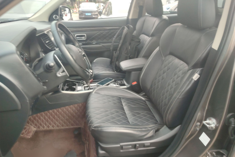 三菱 欧蓝德 2020款 2.4L 四驱致享版 5座中控内饰19