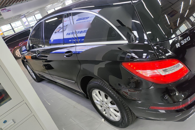 奔驰R级 2014款 R 320 4MATIC 商务型车身外观4