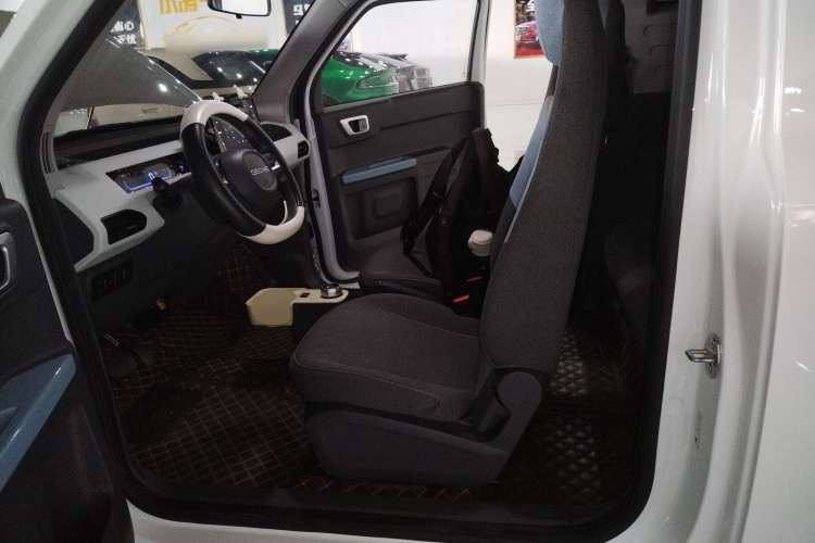 吉利银河 2023款 熊猫mini 200km 耐力熊中控内饰19