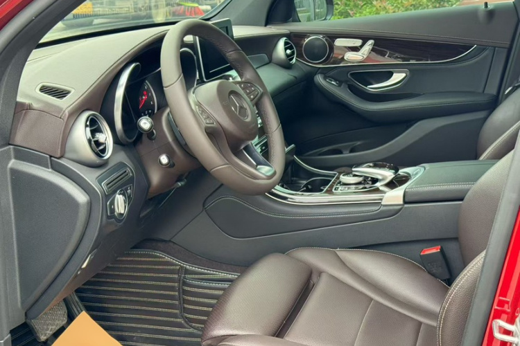 奔驰GLC 2018款 GLC 260 4MATIC 动感型中控内饰7002