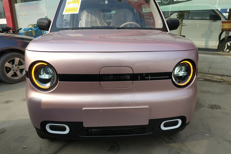 吉利银河 熊猫 2025款 210km 元气熊车身外观2