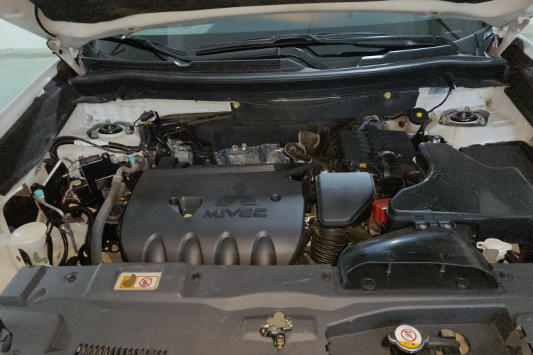 三菱 欧蓝德 2020款 2.4L 四驱致享版 7座局部细节24