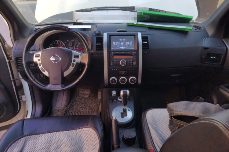 日产 奇骏 2012款 2.5L CVT豪华版 4WD中控内饰7002