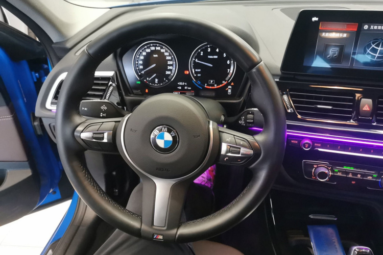 宝马1系 2021款 改款 120i M运动曜夜版中控内饰13