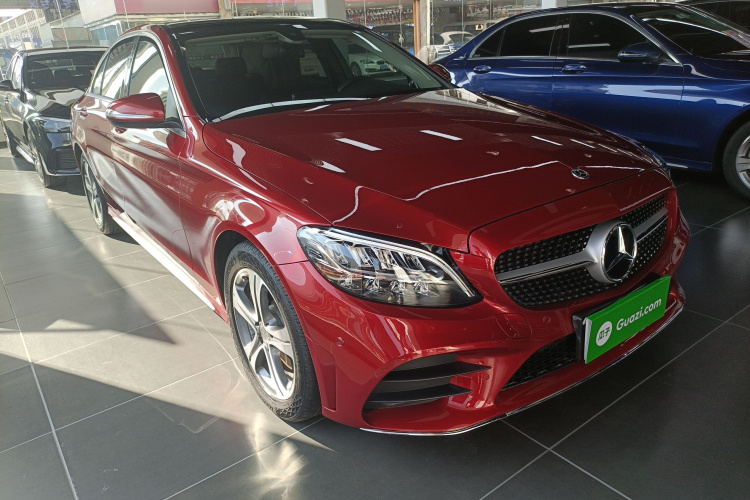 奔驰C级 2019款 C 260 L 运动版车身外观3