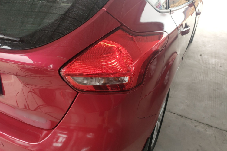 福特 福克斯 2017款 两厢 1.6L 自动风尚型智行版车身外观9