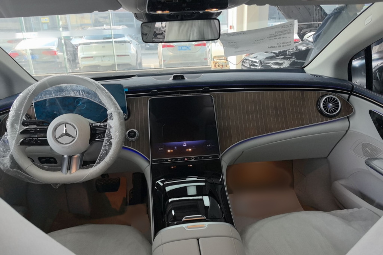 奔驰EQE 2025款 500 4MATIC 豪华版中控内饰7007