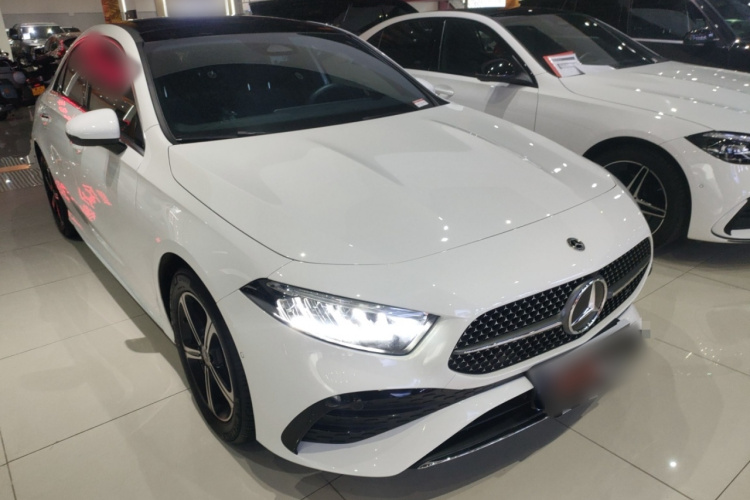 奔驰A级 2024款 A 200 L 时尚型车身外观3