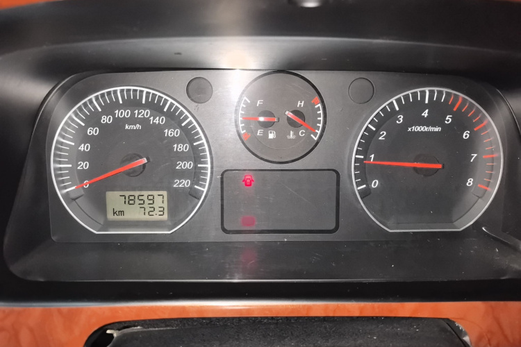 金杯 阁瑞斯 2015款 2.0L经典版 标准型长轴7/9座局部细节14