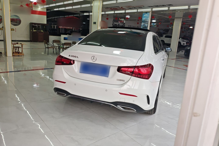 奔驰A级 2024款 A 200 L 时尚型车身外观7