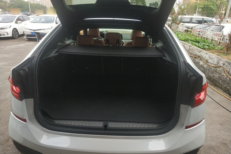 宝马6系GT 2019款 630i M运动套装机舱底盘23