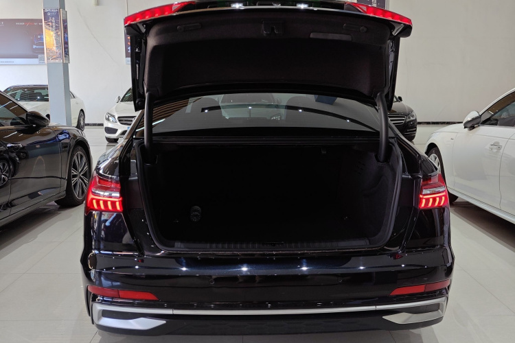 奥迪A6L 2023款 40 TFSI 豪华动感型机舱底盘23
