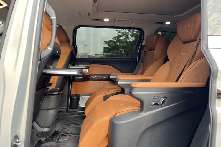 红旗HQ9 2023款 2.0T 智联旗享版中控内饰7004