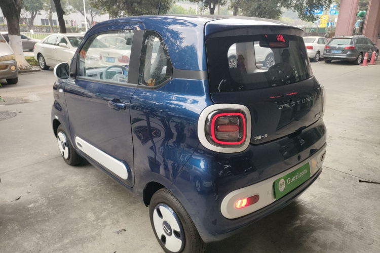 奔腾小马 2025款 222km 玲珑马车身外观4