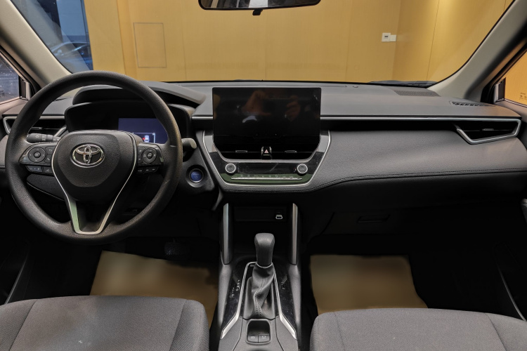 丰田 锋兰达 2023款 2.0L 智能电混双擎 领先版中控内饰7008