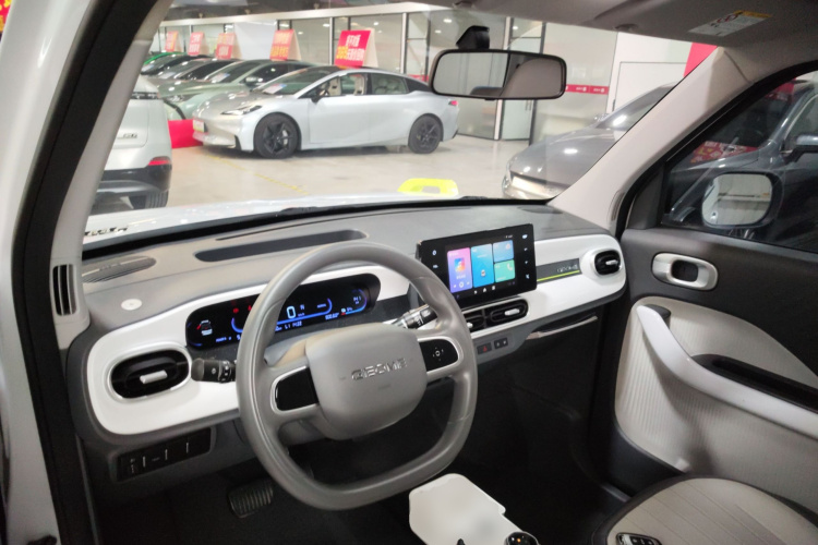 吉利银河 2025款 210km 熊猫骑士中控内饰12